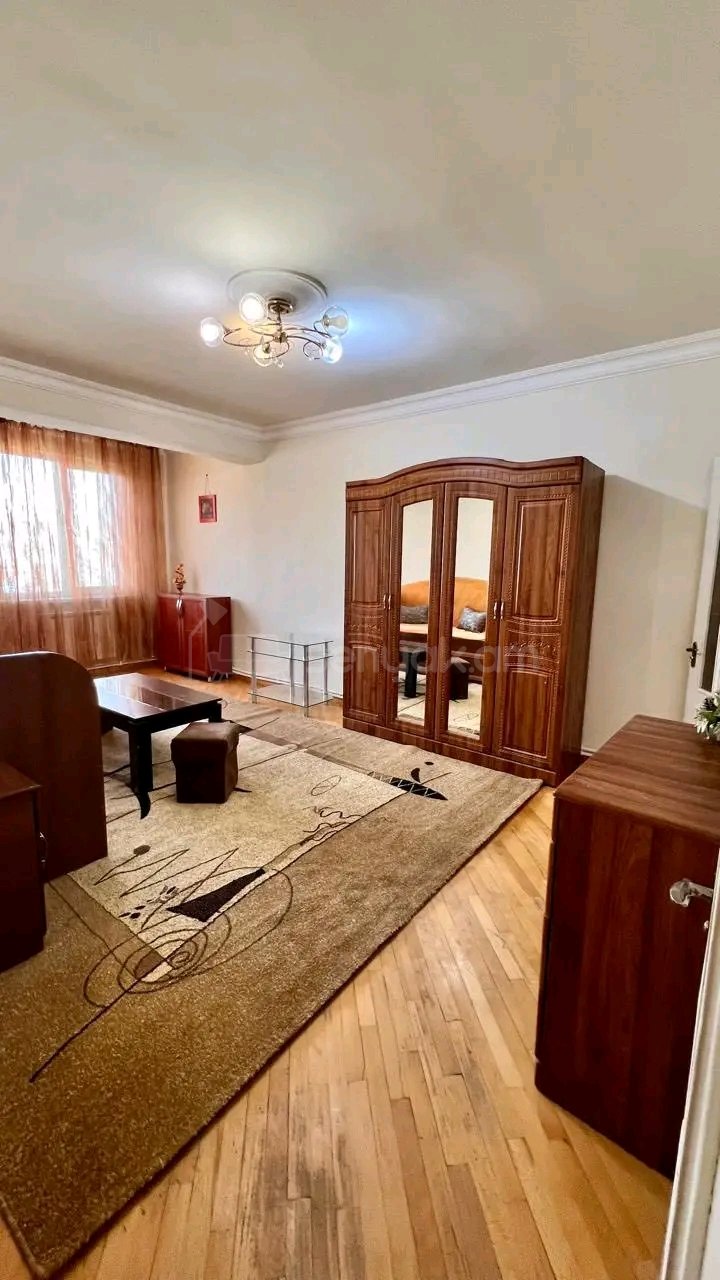 2 Սենյականոց Բնակարան Քարե Շենքում, 50քմ, 3/5 հարկ, Նորմալ Վիճակում, Կահավորված