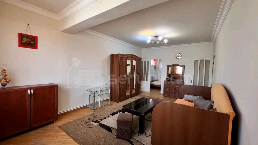 2 Սենյականոց Բնակարան Քարե Շենքում, 50քմ, 3/5 հարկ, Նորմալ Վիճակում, Կահավորված