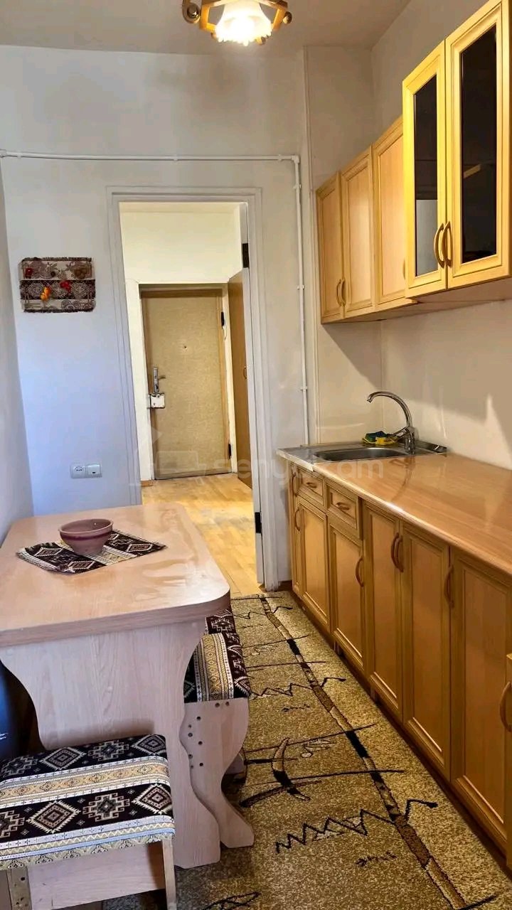 2 Սենյականոց Բնակարան Քարե Շենքում, 50քմ, 3/5 հարկ, Նորմալ Վիճակում, Կահավորված