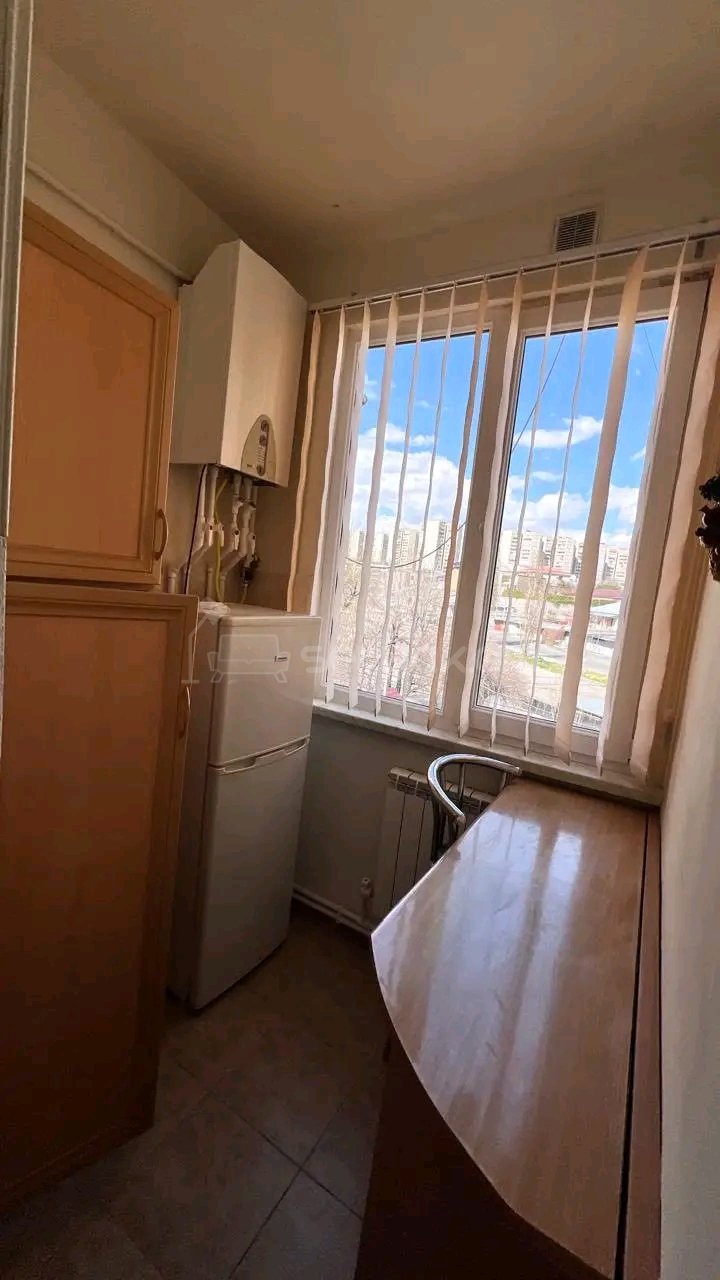 2 Սենյականոց Բնակարան Քարե Շենքում, 50քմ, 3/5 հարկ, Նորմալ Վիճակում, Կահավորված