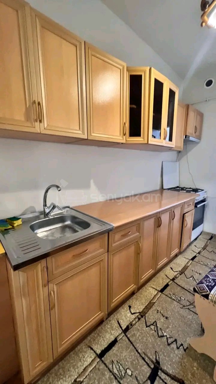 2 Սենյականոց Բնակարան Քարե Շենքում, 50քմ, 3/5 հարկ, Նորմալ Վիճակում, Կահավորված