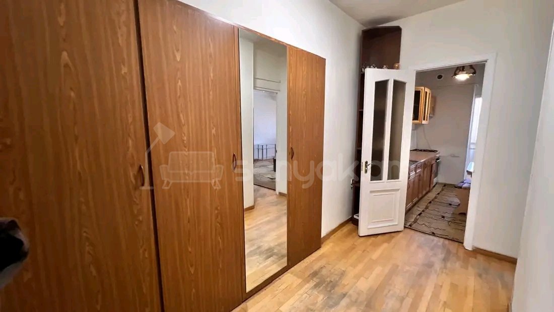 2 Սենյականոց Բնակարան Քարե Շենքում, 50քմ, 3/5 հարկ, Նորմալ Վիճակում, Կահավորված