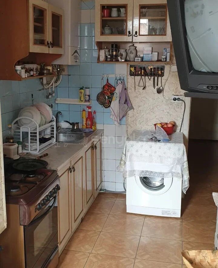 3 Սենյականոց Բնակարան Քարե Շենքում, 77քմ, 5/5 հարկ, Նորմալ Վիճակում