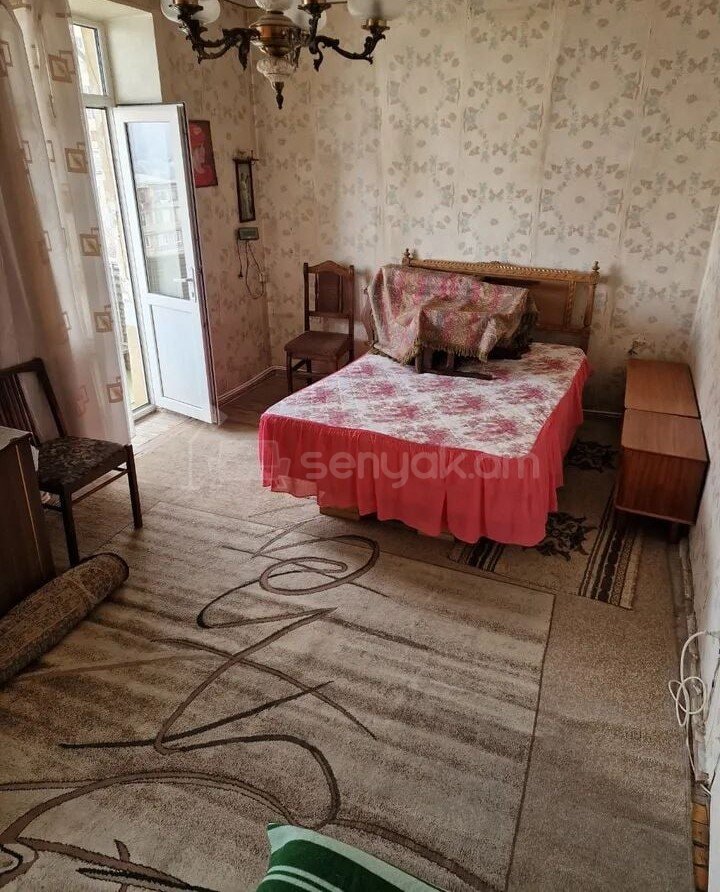 3 Սենյականոց Բնակարան Քարե Շենքում, 77քմ, 5/5 հարկ, Նորմալ Վիճակում