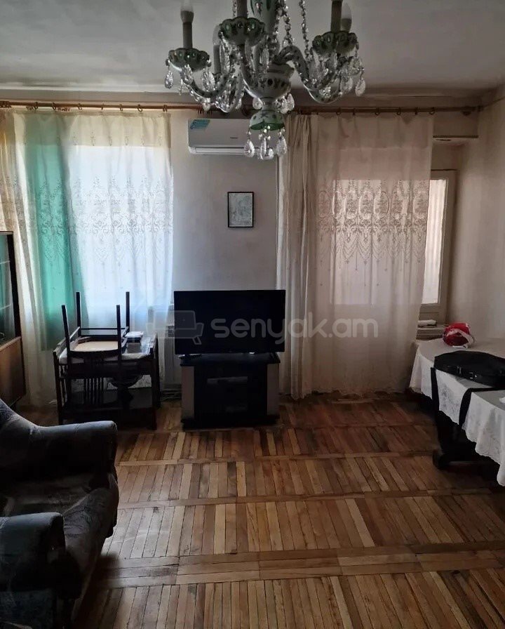 3 Սենյականոց Բնակարան Քարե Շենքում, 77քմ, 5/5 հարկ, Նորմալ Վիճակում