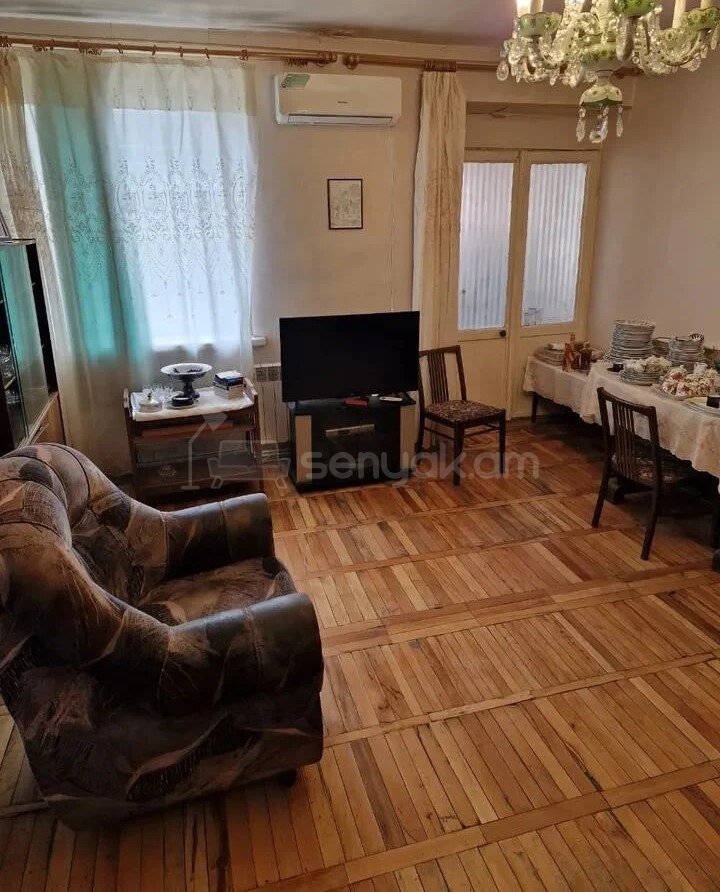 3 Սենյականոց Բնակարան Քարե Շենքում, 77քմ, 5/5 հարկ, Նորմալ Վիճակում