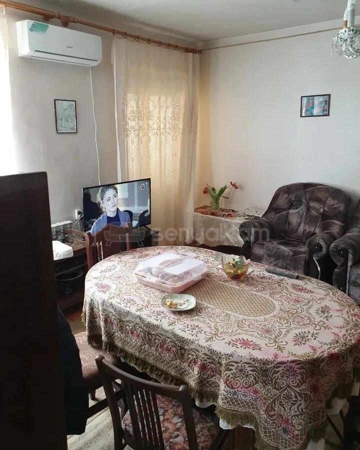 3 Սենյականոց Բնակարան Քարե Շենքում, 77քմ, 5/5 հարկ, Նորմալ Վիճակում