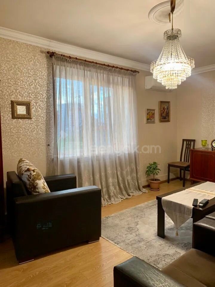 3 Սենյականոց Բնակարան Քարե Շենքում, 72քմ, 5/5 հարկ, Կապիտալ Վերանորոգված