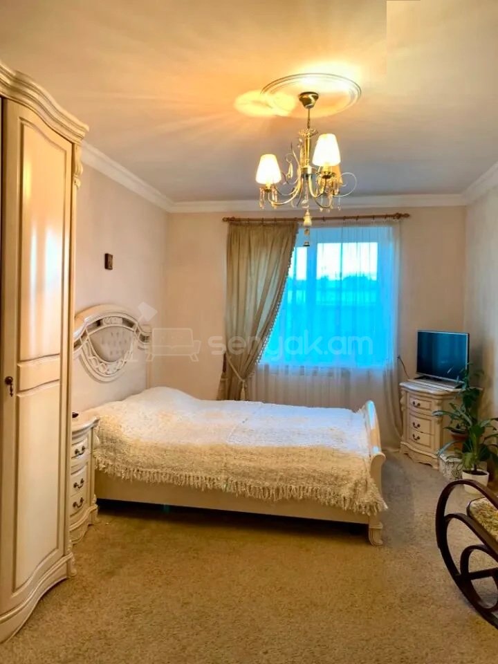 3 Սենյականոց Բնակարան Քարե Շենքում, 72քմ, 5/5 հարկ, Կապիտալ Վերանորոգված