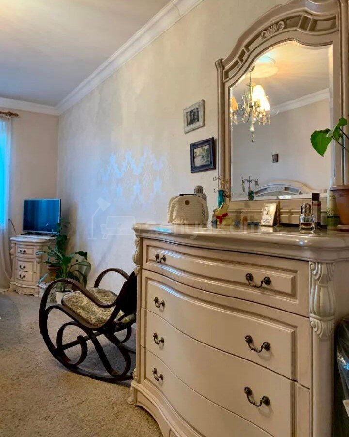 3 Սենյականոց Բնակարան Քարե Շենքում, 72քմ, 5/5 հարկ, Կապիտալ Վերանորոգված