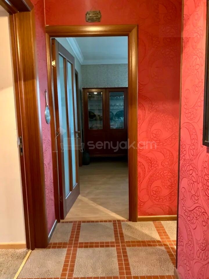 3 Սենյականոց Բնակարան Քարե Շենքում, 72քմ, 5/5 հարկ, Կապիտալ Վերանորոգված