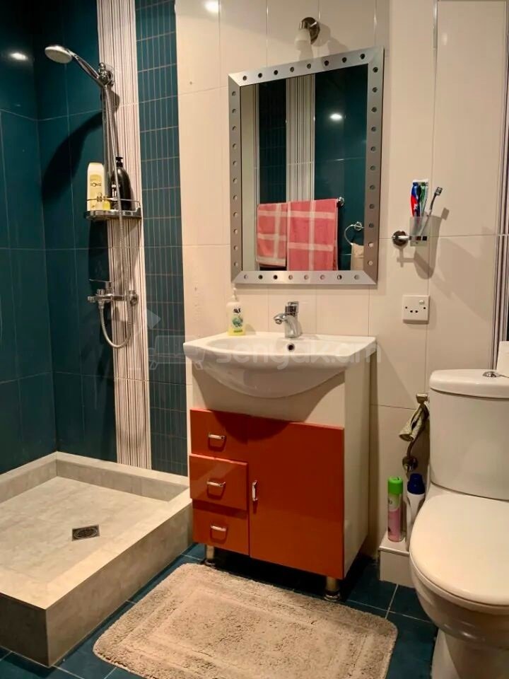 3 Սենյականոց Բնակարան Քարե Շենքում, 72քմ, 5/5 հարկ, Կապիտալ Վերանորոգված