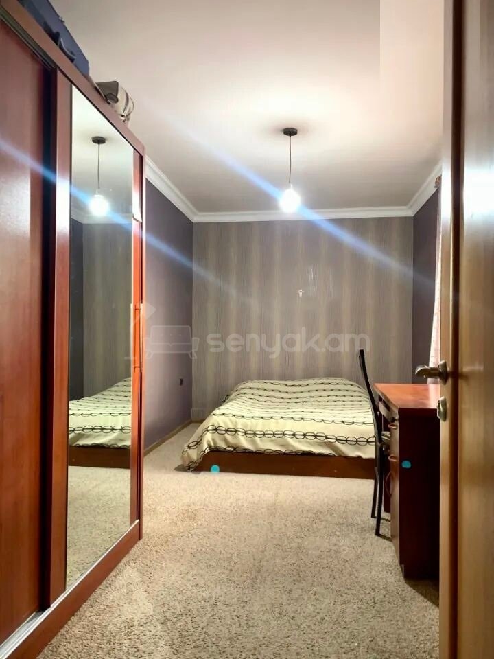 3 Սենյականոց Բնակարան Քարե Շենքում, 72քմ, 5/5 հարկ, Կապիտալ Վերանորոգված