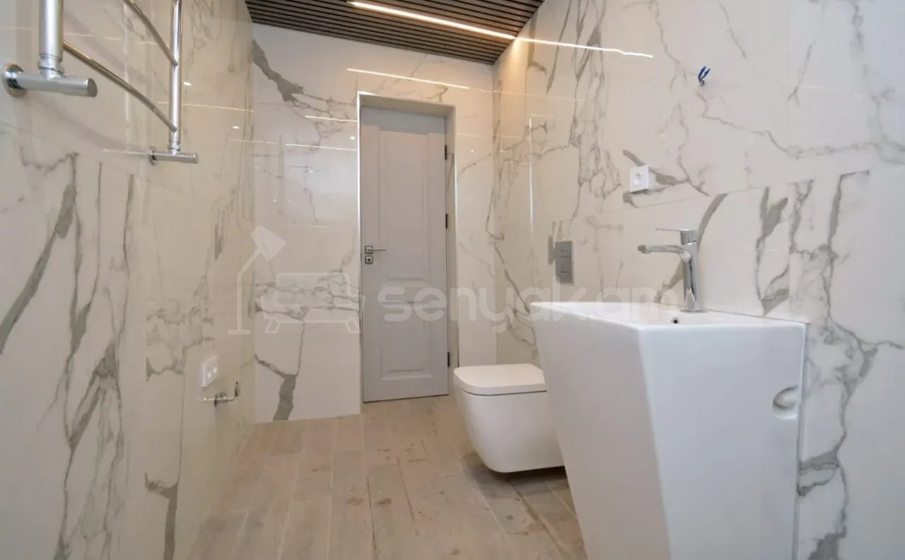 3 Սենյականոց Բնակարան Քարե Շենքում, 67քմ, 2/3 հարկ, Կապիտալ Վերանորոգված