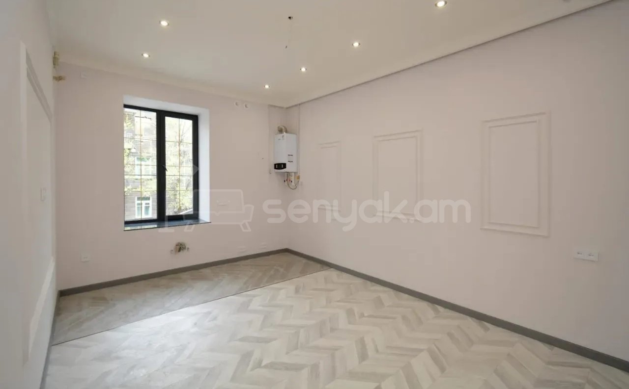 3 Սենյականոց Բնակարան Քարե Շենքում, 67քմ, 2/3 հարկ, Կապիտալ Վերանորոգված