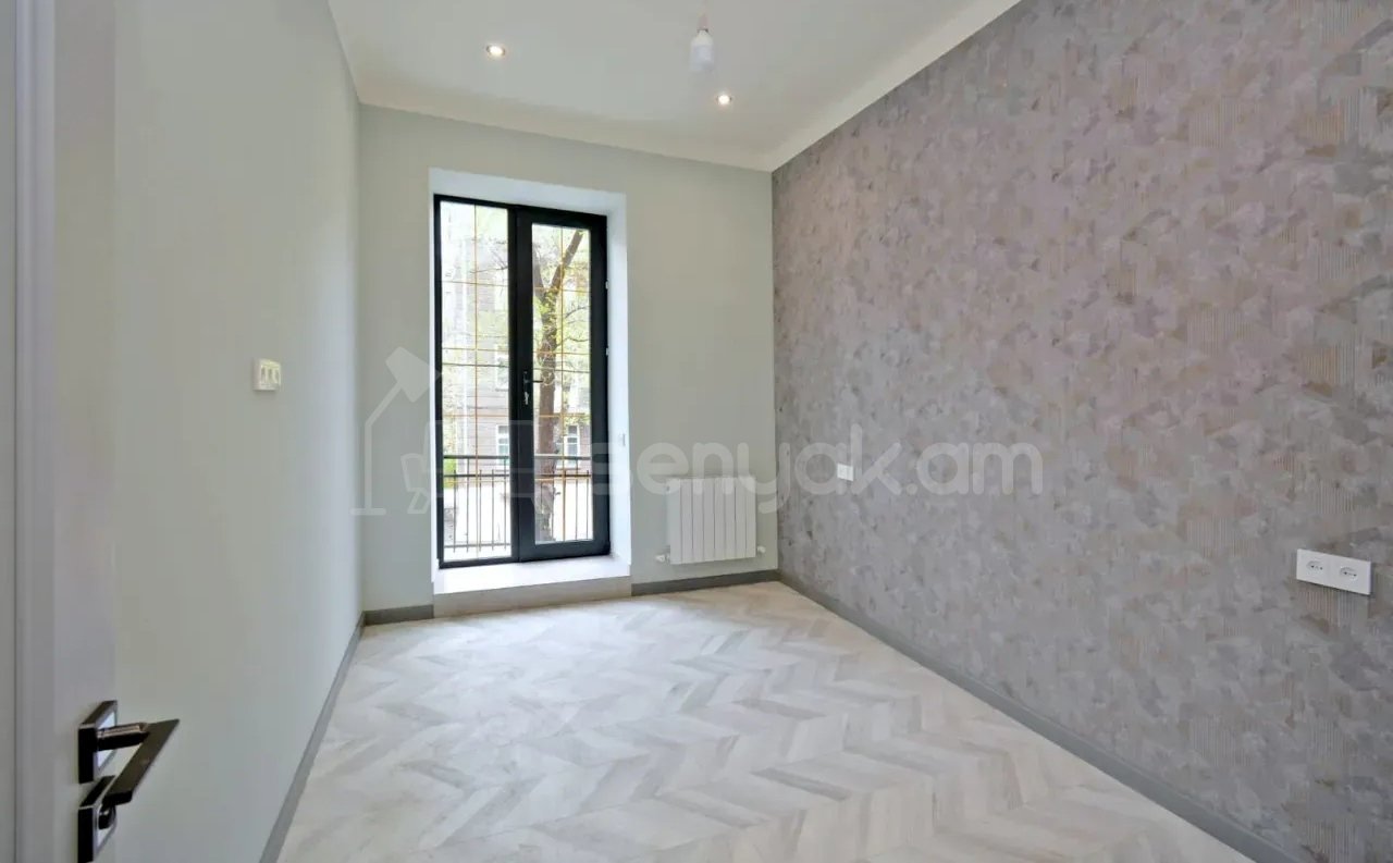 3 Սենյականոց Բնակարան Քարե Շենքում, 67քմ, 2/3 հարկ, Կապիտալ Վերանորոգված