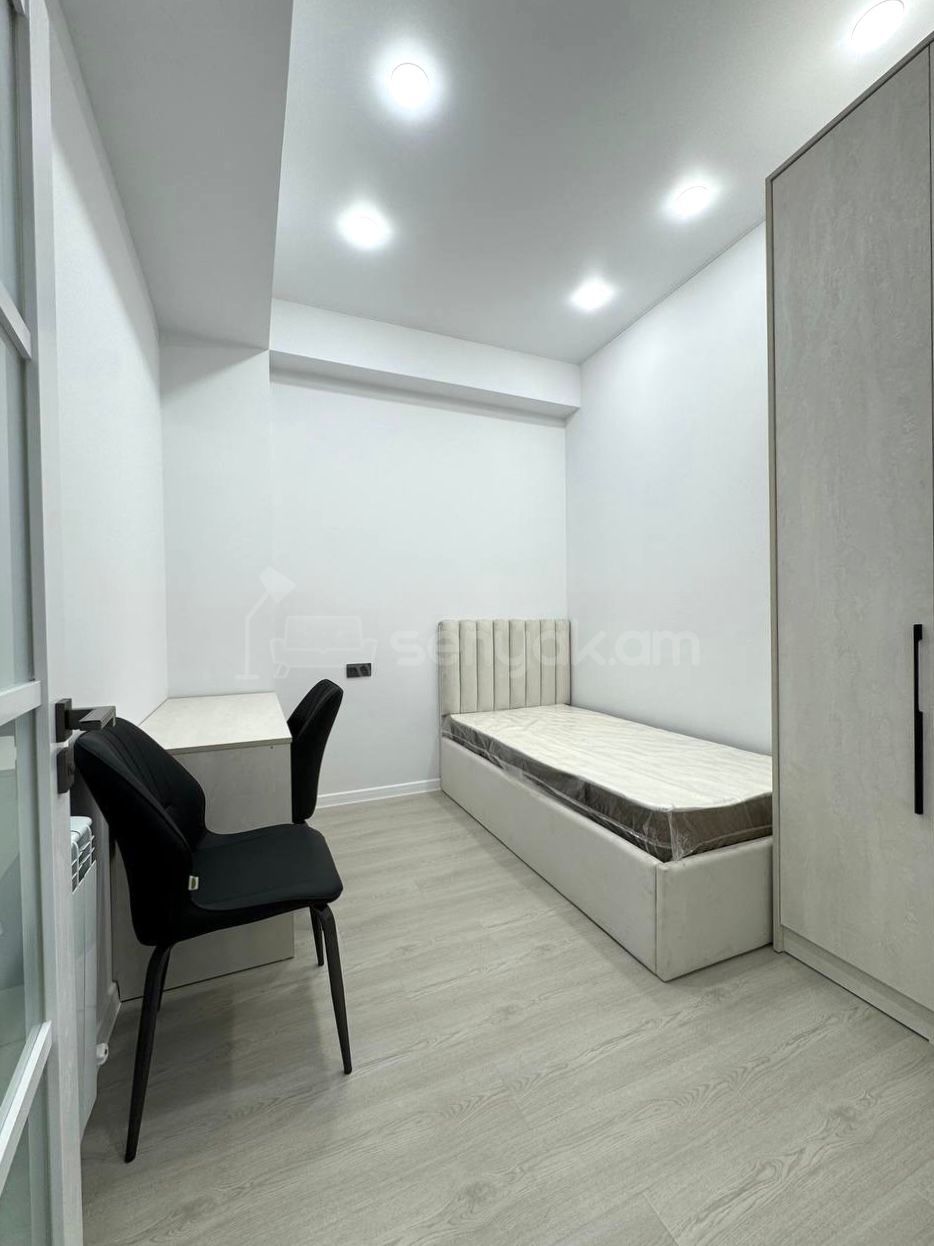 3 Սենյականոց Բնակարան Նորակառույցում, 74քմ, 17/18 հարկ, Զրոյական Վիճակում