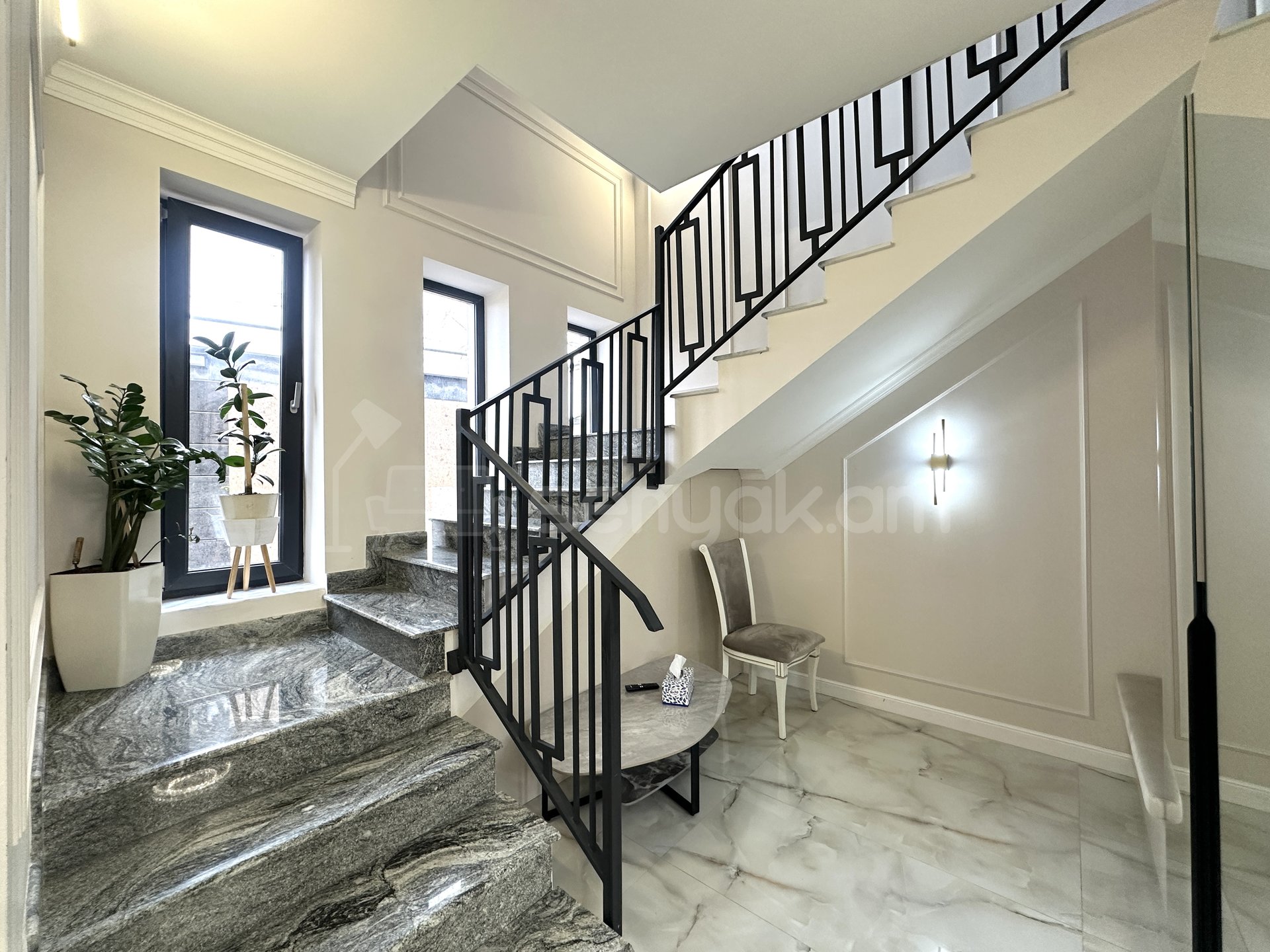 5 Սենյականոց Սեփական Տուն, 300քմ, Կապիտալ Վերանորոգված