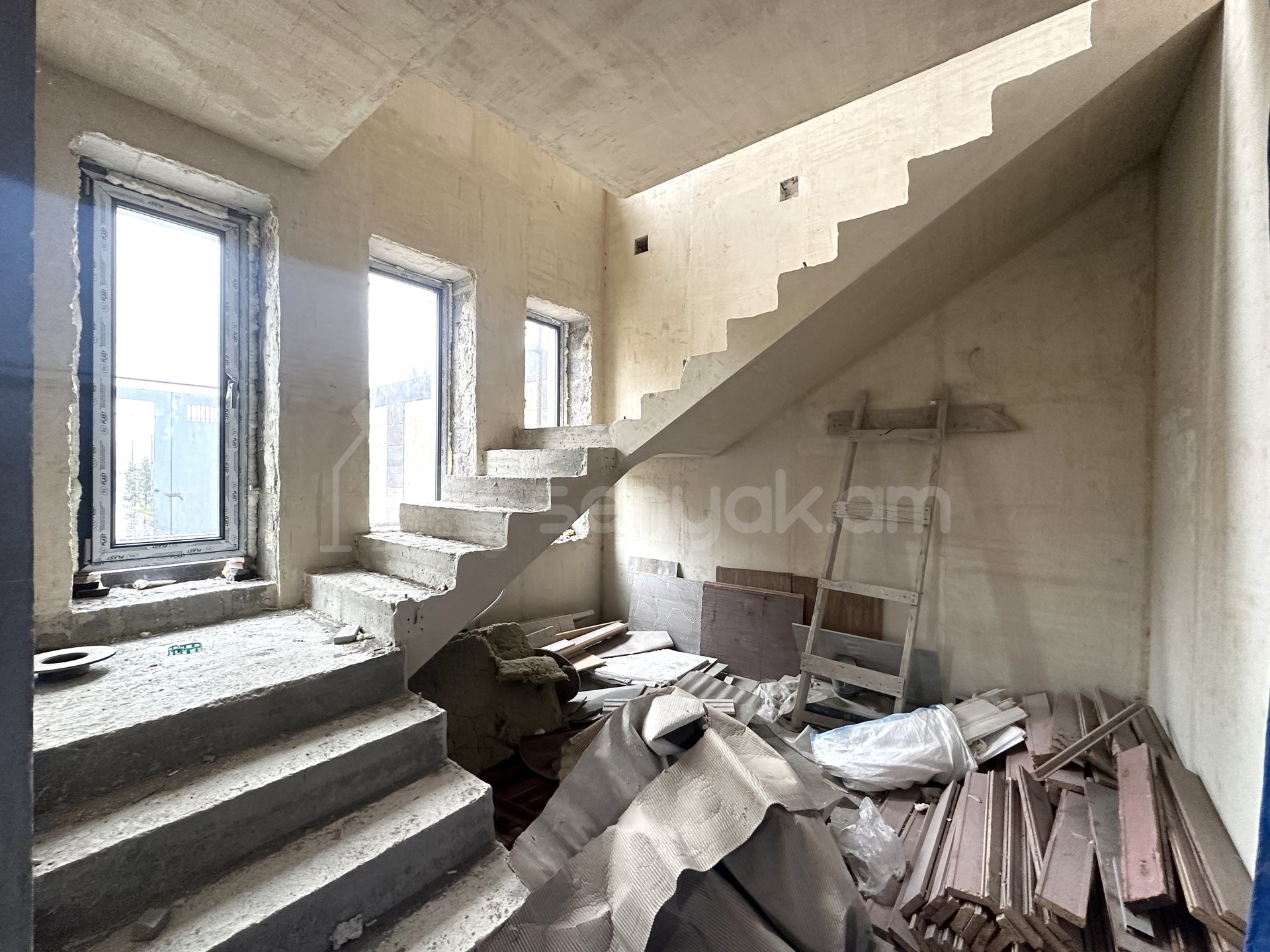 5 Սենյականոց Սեփական Տուն, 300քմ, Կապիտալ Վերանորոգված