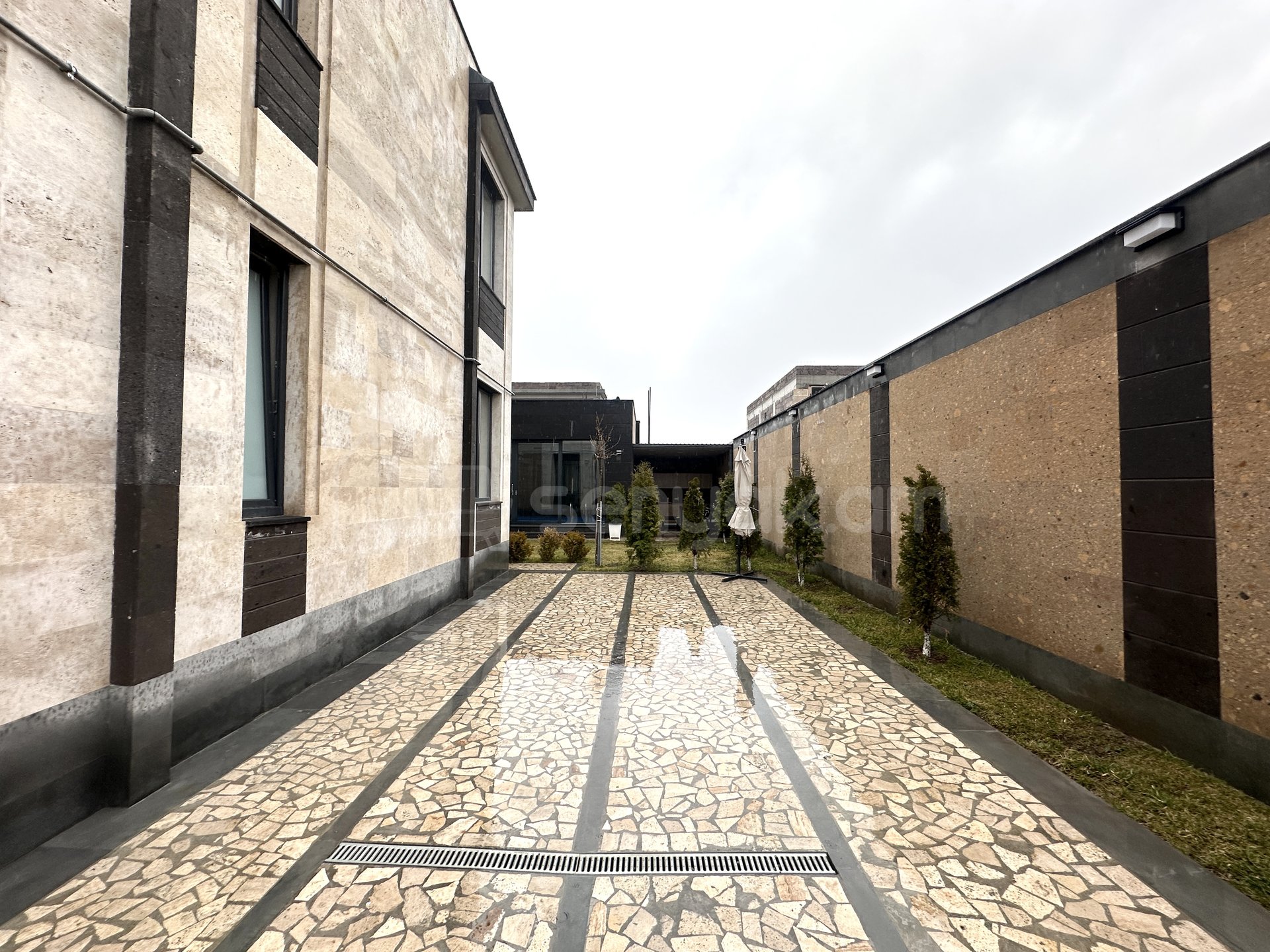 5 Սենյականոց Սեփական Տուն, 300քմ, Կապիտալ Վերանորոգված