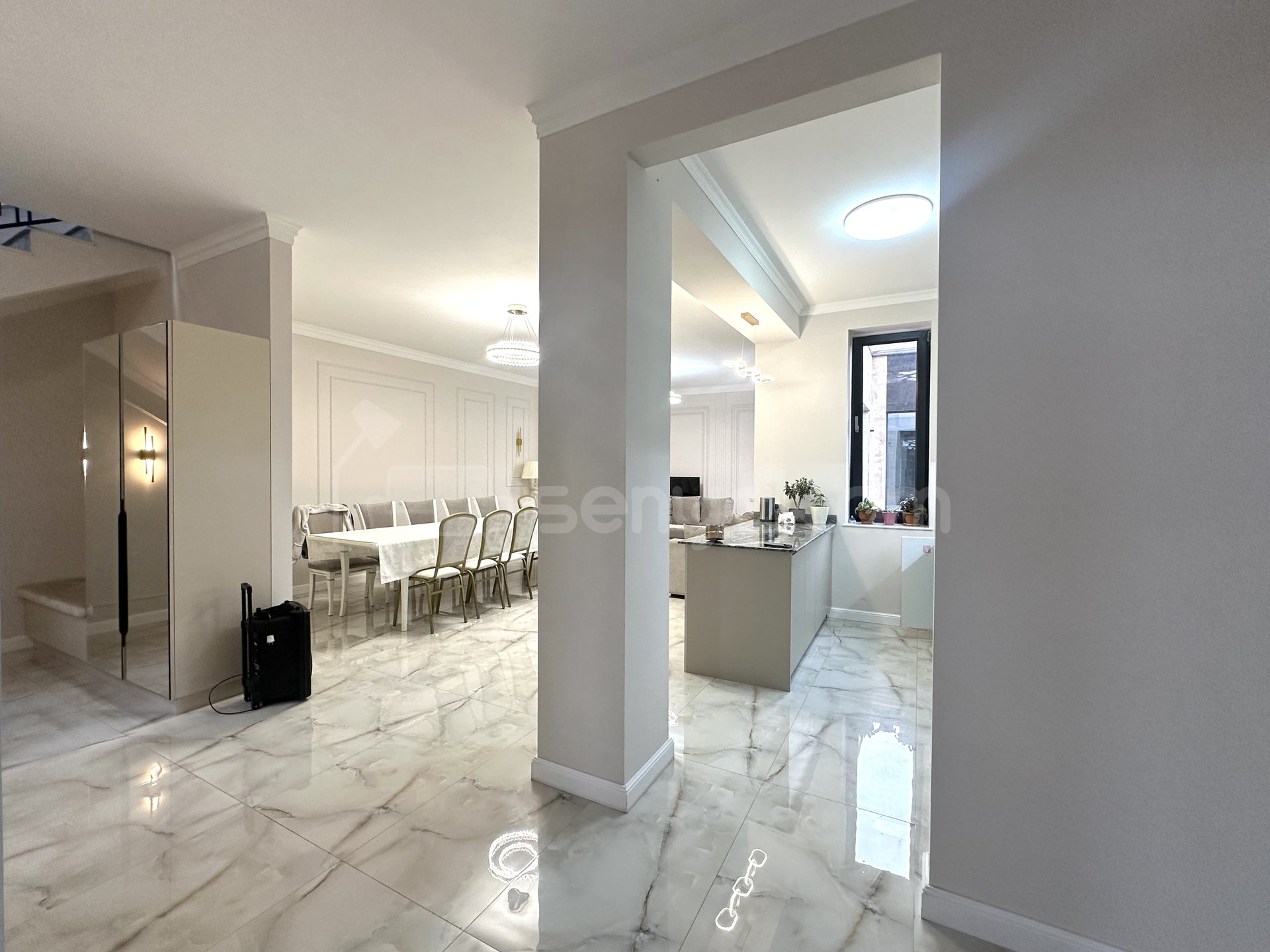 5 Սենյականոց Սեփական Տուն, 300քմ, Կապիտալ Վերանորոգված