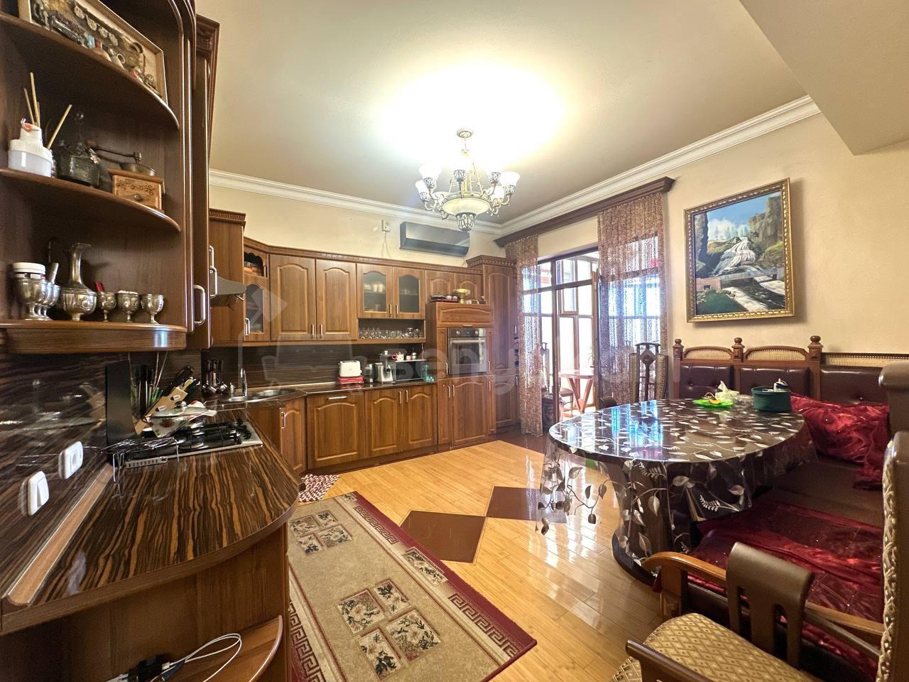 4 Սենյականոց Բնակարան Նորակառույցում, 193քմ, 7/11 հարկ, Կապիտալ Վերանորոգված