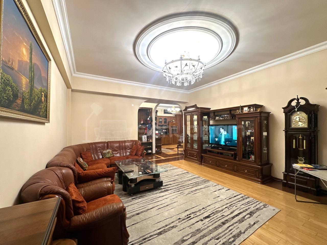 4 Սենյականոց Բնակարան Նորակառույցում, 193քմ, 7/11 հարկ, Կապիտալ Վերանորոգված