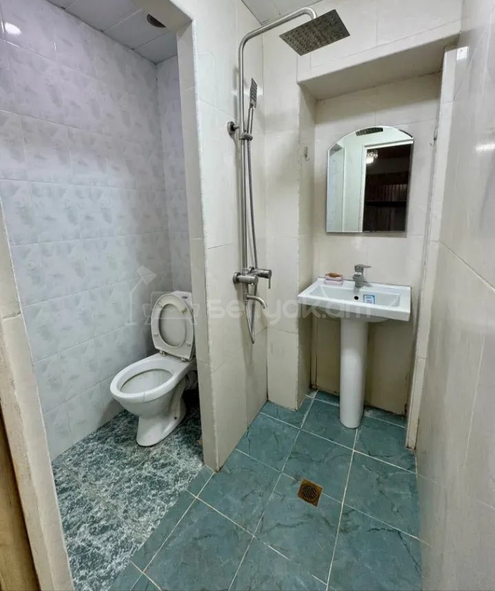 1 Սենյականոց Բնակարան Քարե Շենքում, 48քմ, 4/9 հարկ, Նորմալ Վիճակում, Կահավորված, Արևկող