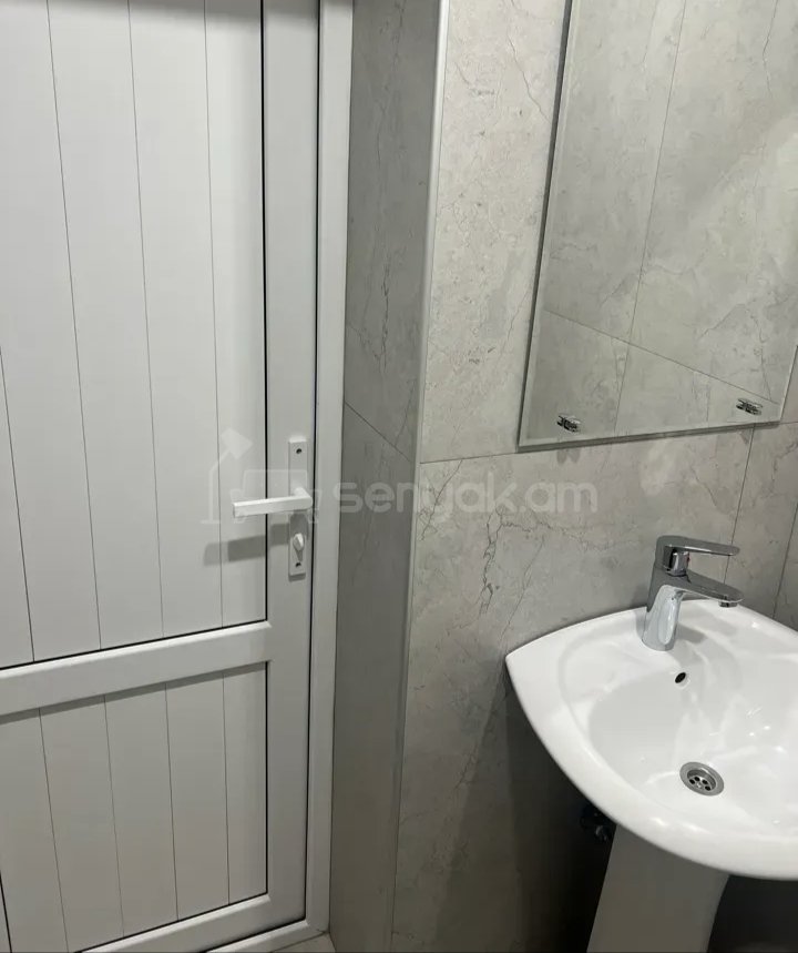 3 Սենյականոց Բնակարան Քարե Շենքում, 64քմ, 1/1 հարկ, Կապիտալ Վերանորոգված, Կահավորված