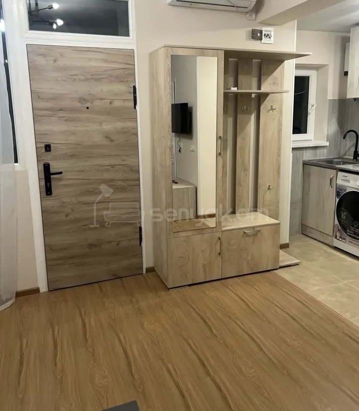 3 Սենյականոց Բնակարան Քարե Շենքում, 64քմ, 1/1 հարկ, Կապիտալ Վերանորոգված, Կահավորված