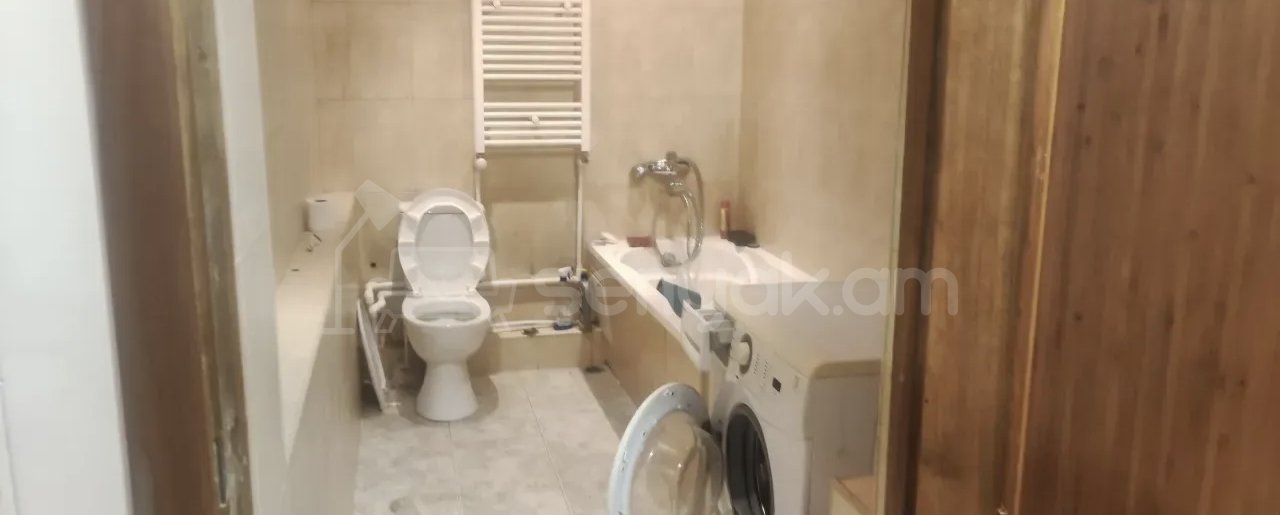 2 Սենյականոց Բնակարան Քարե Շենքում, 45քմ, 2/2 հարկ, Նորմալ Վիճակում, Կահավորված