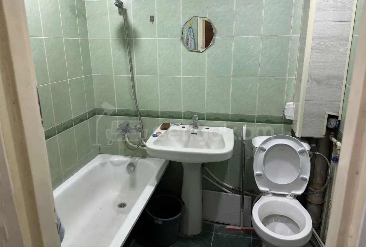 1 Սենյականոց Բնակարան Քարե Շենքում, 42քմ, 2/5 հարկ, Նորմալ Վիճակում, Կահավորված