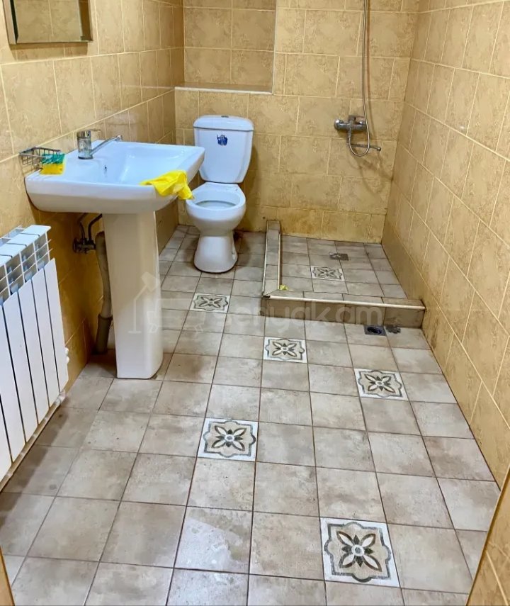 3 Սենյականոց Բնակարան Քարե Շենքում, 68քմ, 1/1 հարկ, Կապիտալ Վերանորոգված, Կահավորված