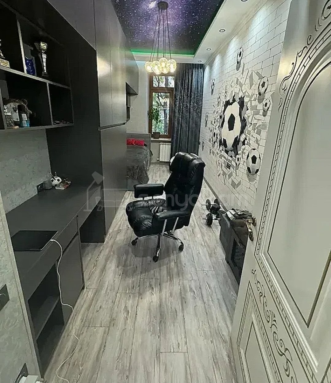 4 Սենյականոց Բնակարան Քարե Շենքում, 90քմ, 2/5 հարկ, Դիզայներական Վերանորոգված, Կահավորված, Արևկող