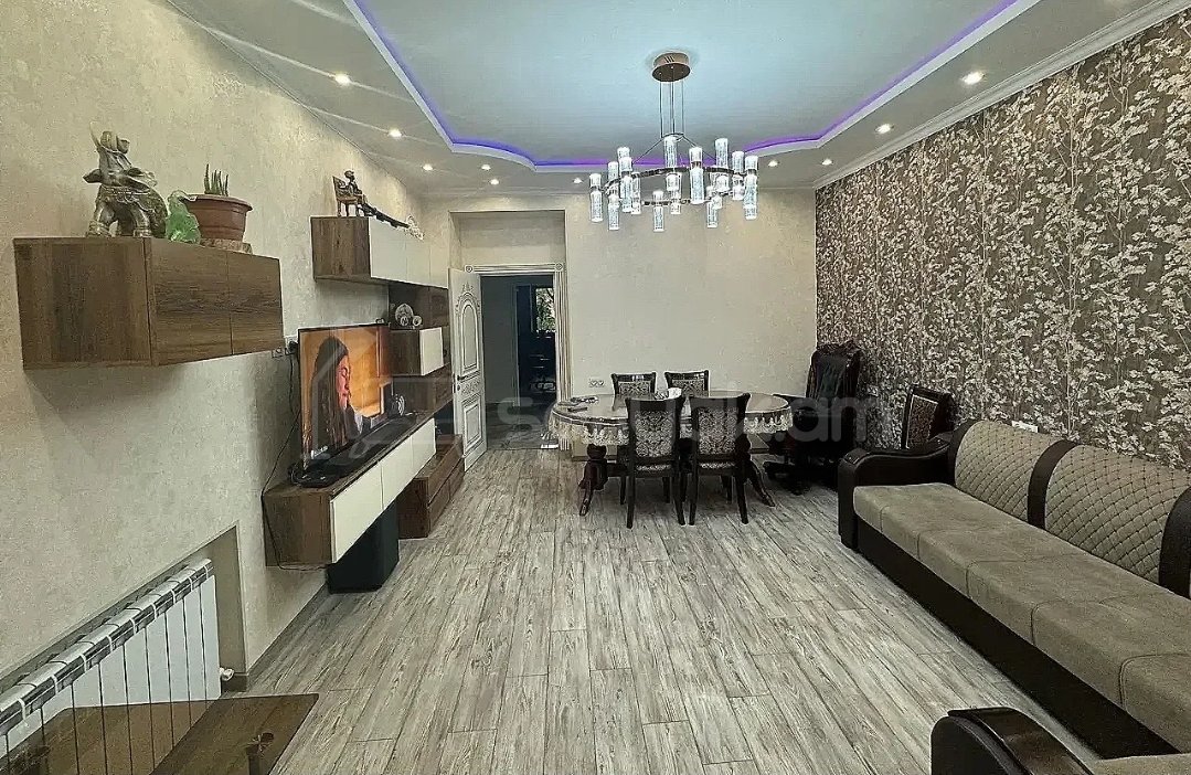 4 Սենյականոց Բնակարան Քարե Շենքում, 90քմ, 2/5 հարկ, Դիզայներական Վերանորոգված, Կահավորված, Արևկող