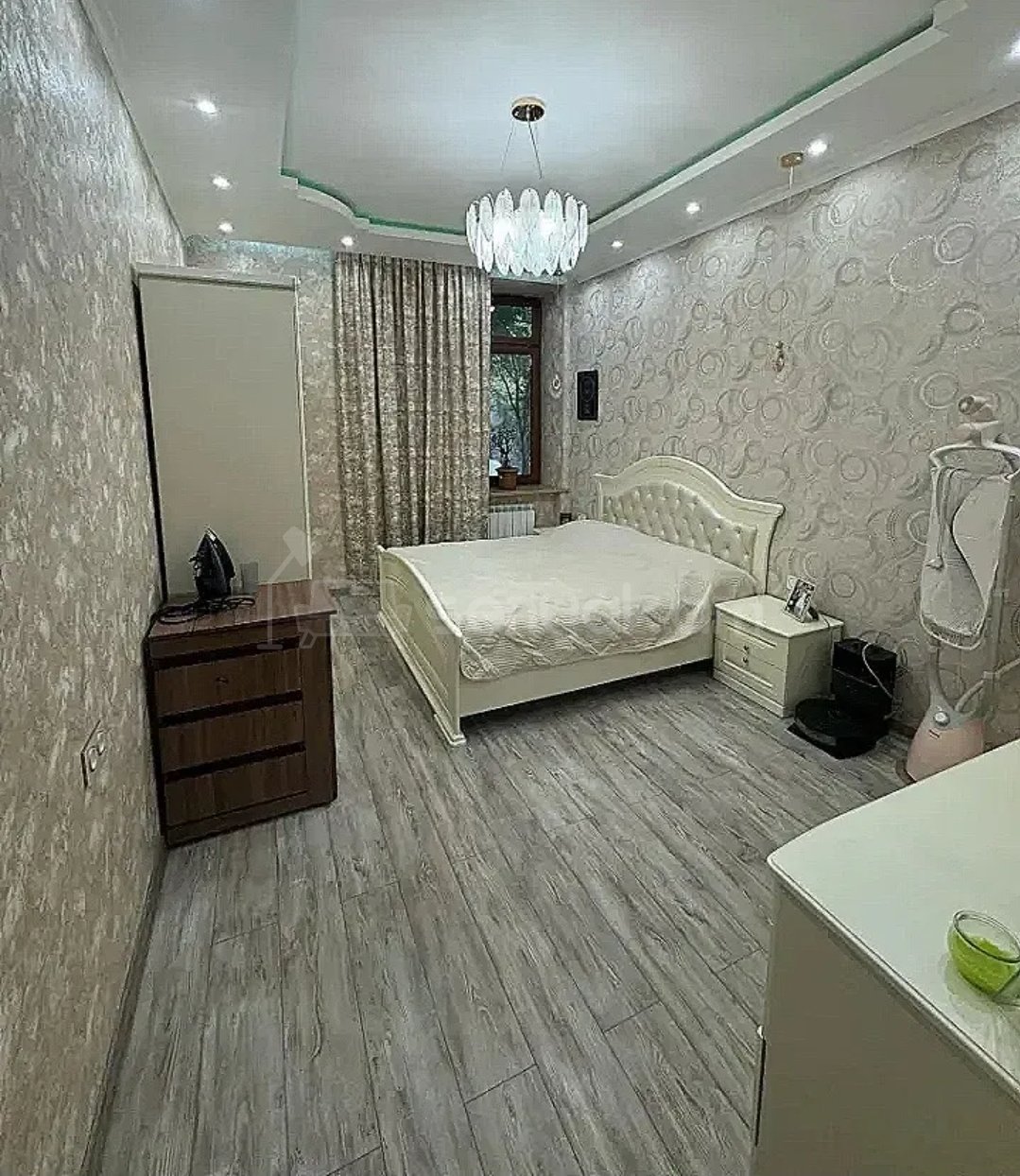 4 Սենյականոց Բնակարան Քարե Շենքում, 90քմ, 2/5 հարկ, Դիզայներական Վերանորոգված, Կահավորված, Արևկող