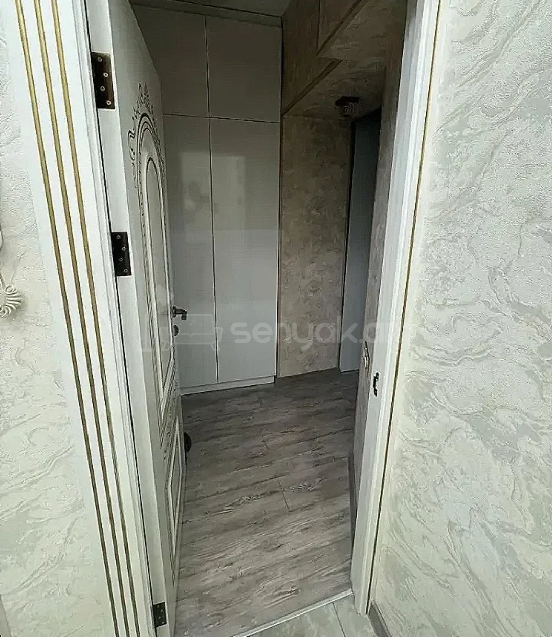 4 Սենյականոց Բնակարան Քարե Շենքում, 90քմ, 2/5 հարկ, Դիզայներական Վերանորոգված, Կահավորված, Արևկող