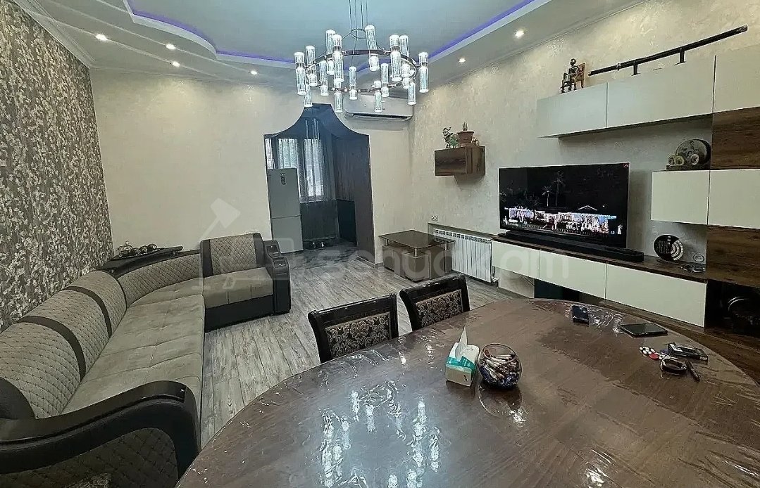 4 Սենյականոց Բնակարան Քարե Շենքում, 90քմ, 2/5 հարկ, Դիզայներական Վերանորոգված, Կահավորված, Արևկող