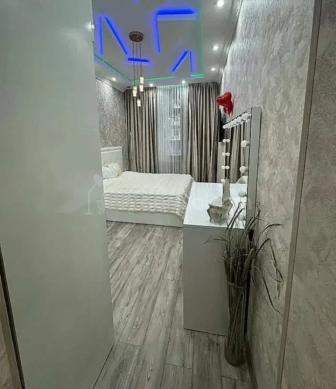 4 Սենյականոց Բնակարան Քարե Շենքում, 90քմ, 2/5 հարկ, Դիզայներական Վերանորոգված, Կահավորված, Արևկող