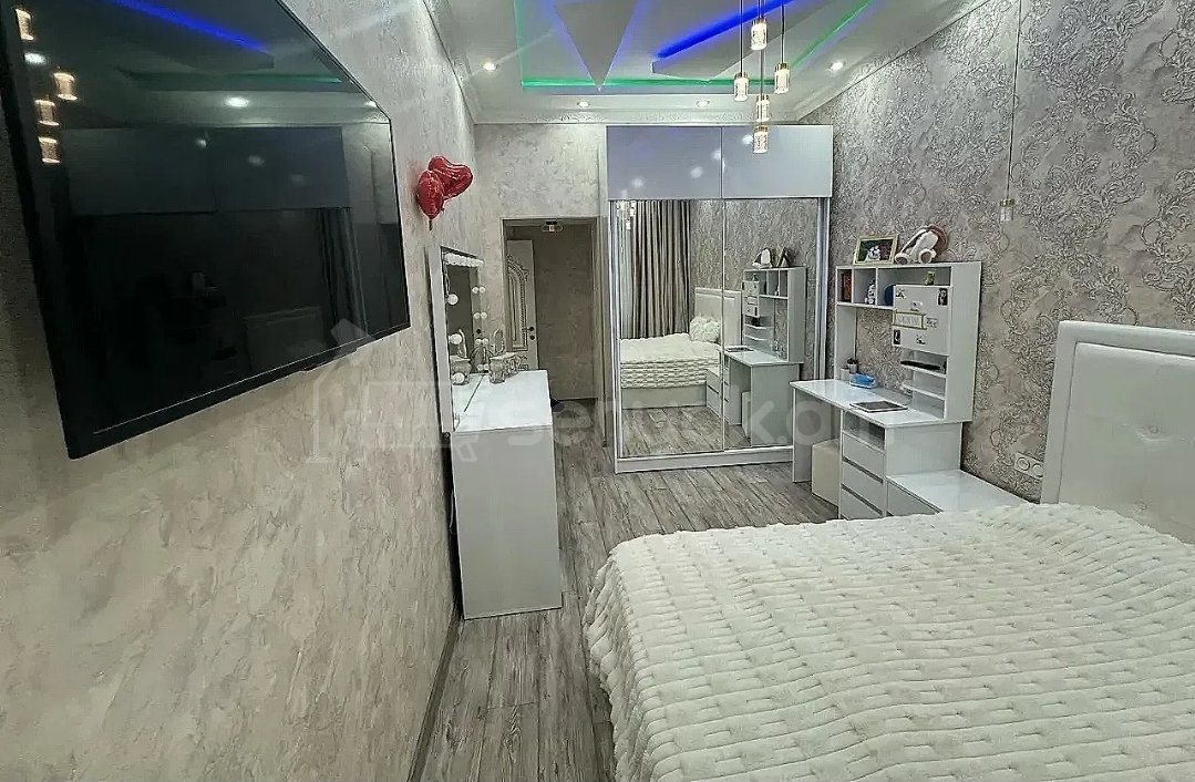 4 Սենյականոց Բնակարան Քարե Շենքում, 90քմ, 2/5 հարկ, Դիզայներական Վերանորոգված, Կահավորված, Արևկող