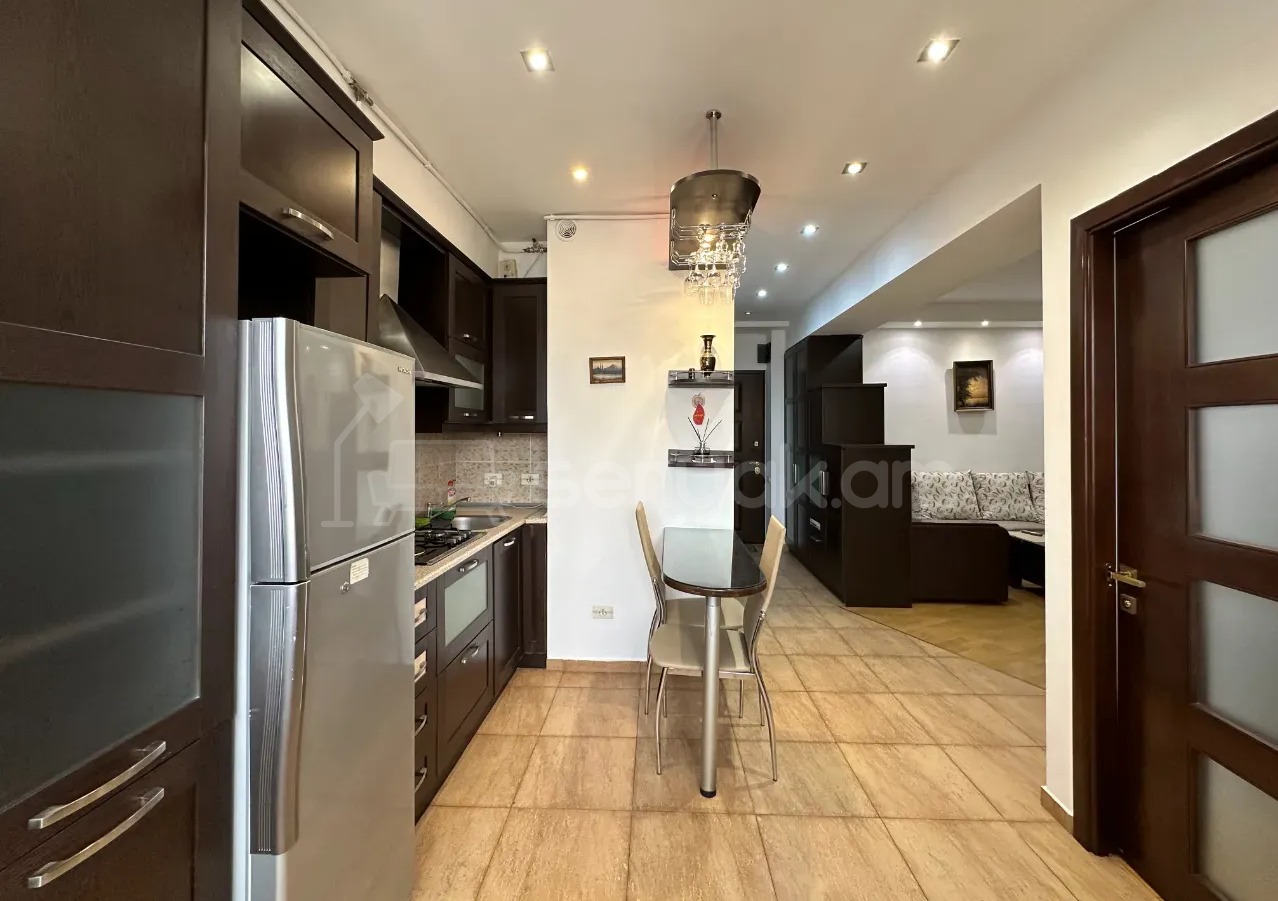 2 Սենյականոց Բնակարան, 45քմ, 3/9 հարկ, Դիզայներական Վերանորոգված, Կահավորված, Արևկող