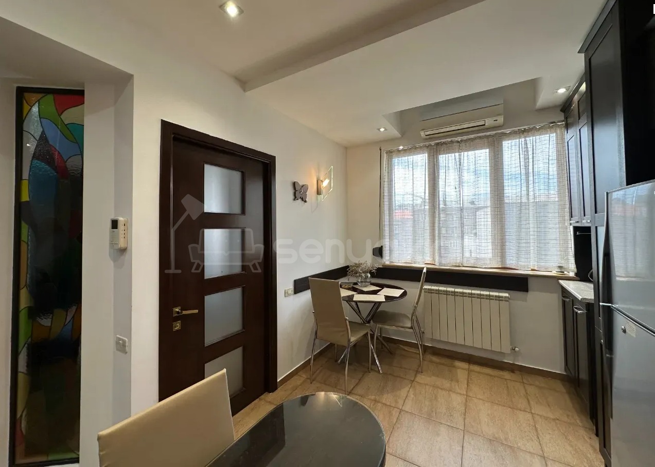 2 Սենյականոց Բնակարան, 45քմ, 3/9 հարկ, Դիզայներական Վերանորոգված, Կահավորված, Արևկող