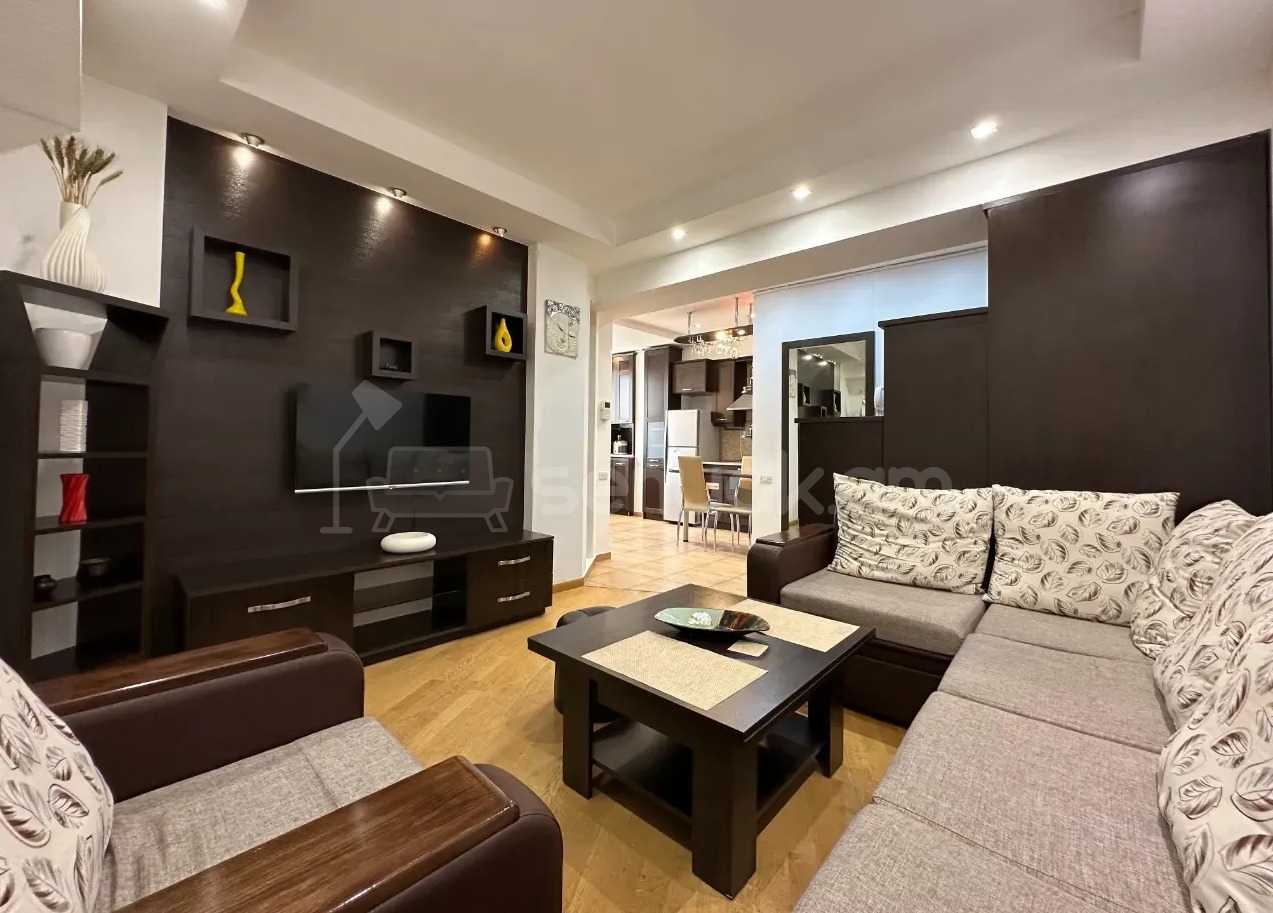 2 Սենյականոց Բնակարան, 45քմ, 3/9 հարկ, Դիզայներական Վերանորոգված, Կահավորված, Արևկող