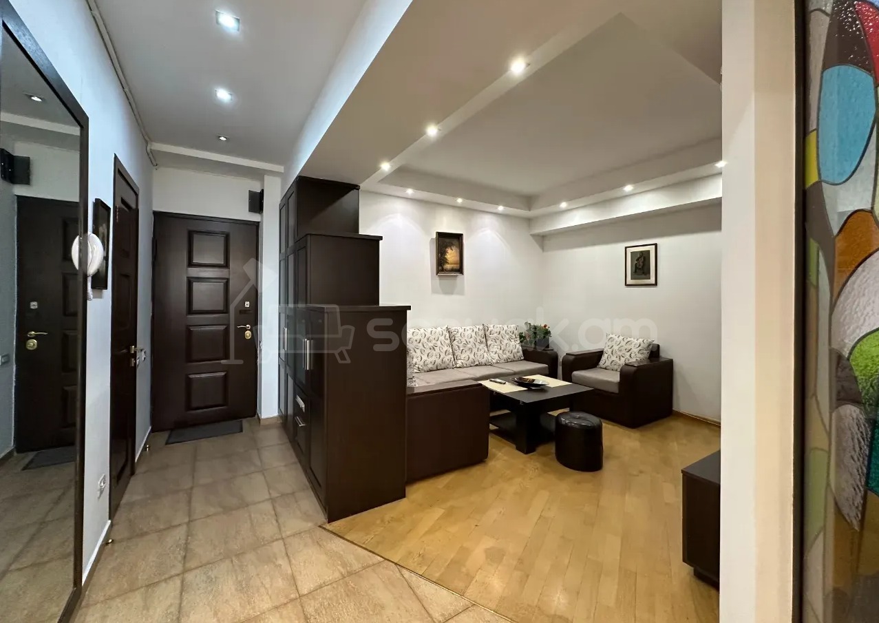 2 Սենյականոց Բնակարան, 45քմ, 3/9 հարկ, Դիզայներական Վերանորոգված, Կահավորված, Արևկող