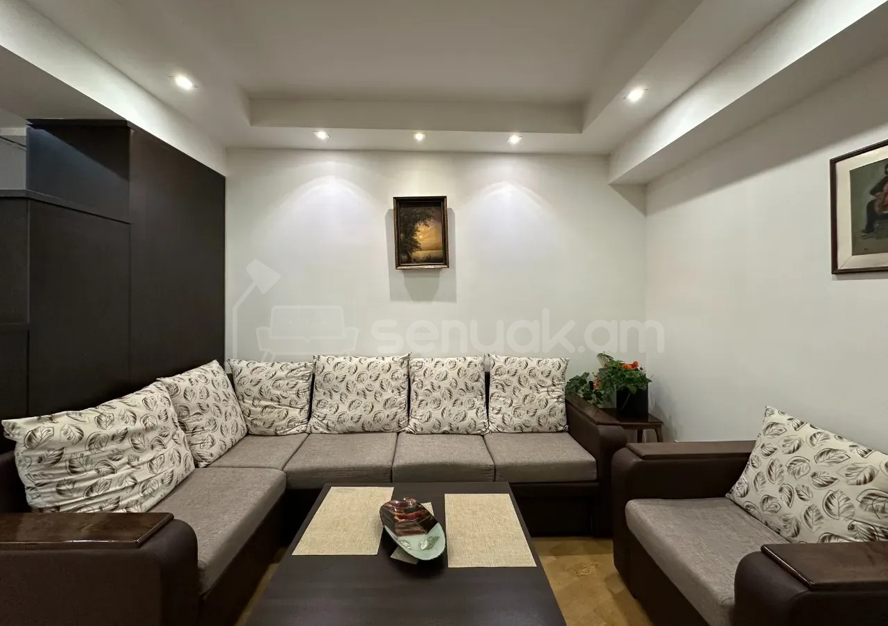 2 Սենյականոց Բնակարան, 45քմ, 3/9 հարկ, Դիզայներական Վերանորոգված, Կահավորված, Արևկող