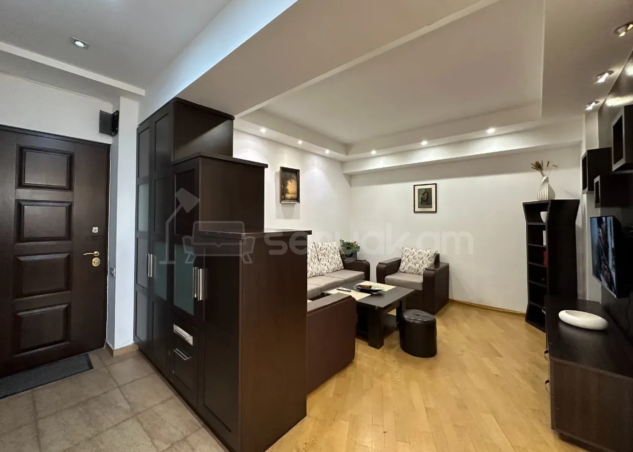 2 Սենյականոց Բնակարան, 45քմ, 3/9 հարկ, Դիզայներական Վերանորոգված, Կահավորված, Արևկող