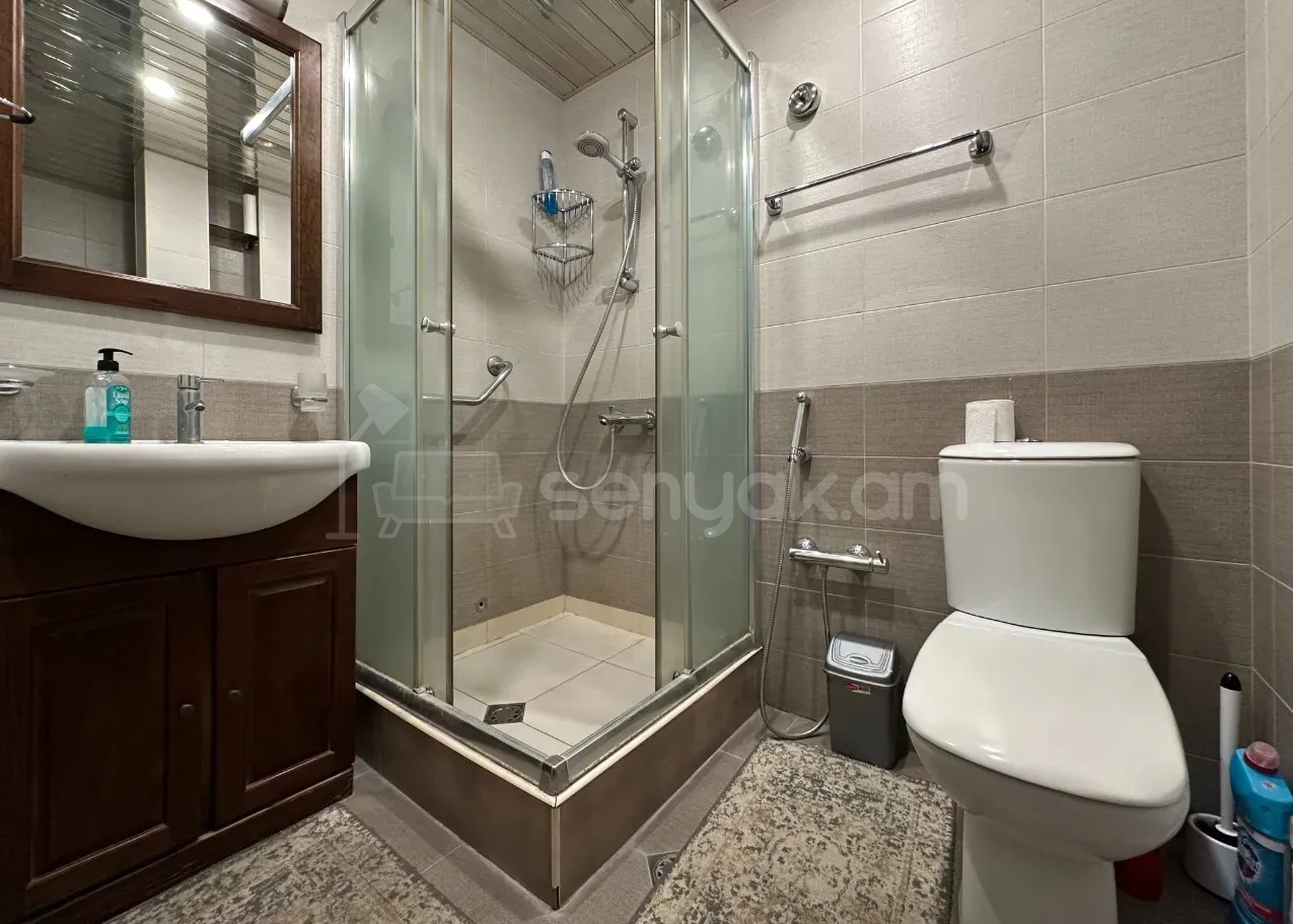 2 Սենյականոց Բնակարան, 45քմ, 3/9 հարկ, Դիզայներական Վերանորոգված, Կահավորված, Արևկող