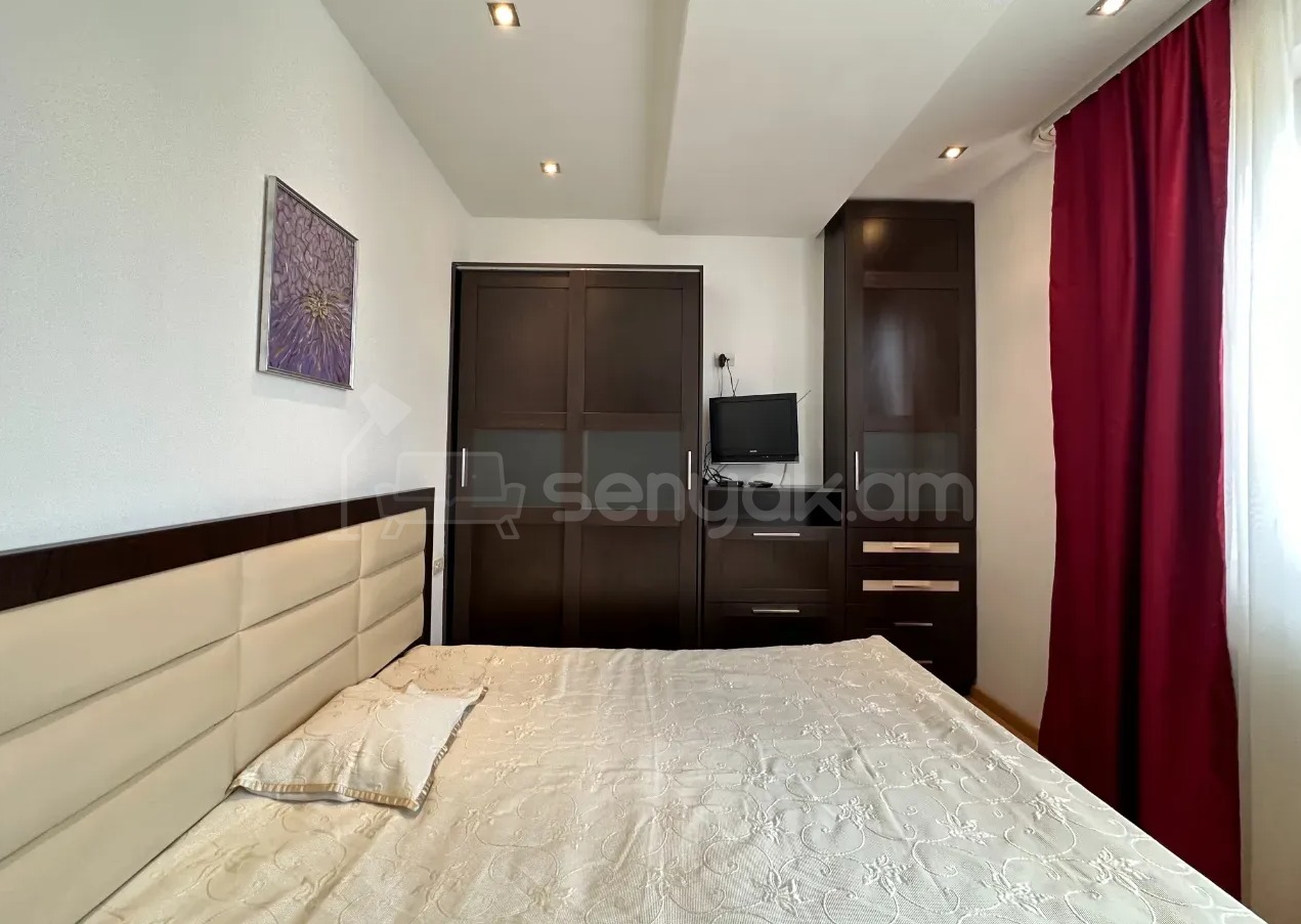 2 Սենյականոց Բնակարան, 45քմ, 3/9 հարկ, Դիզայներական Վերանորոգված, Կահավորված, Արևկող