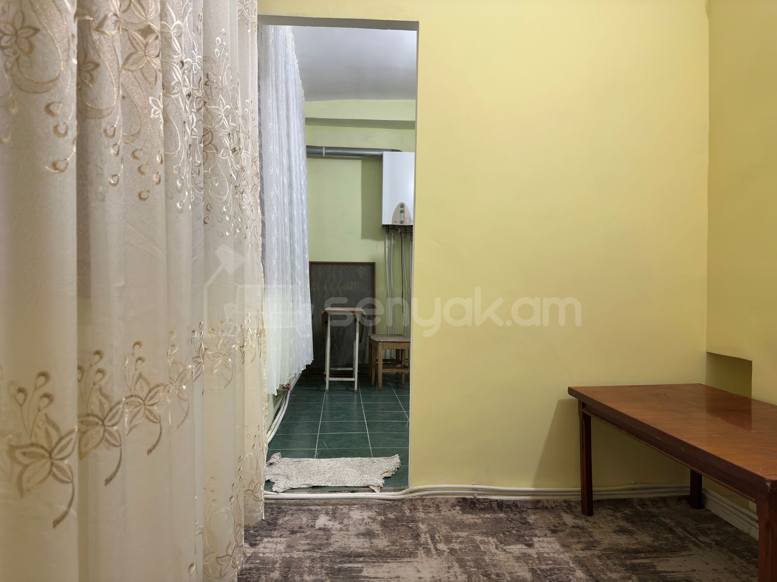 2 Սենյականոց Բնակարան Քարե Շենքում, 50քմ, 5/5 հարկ, Նորմալ Վիճակում, Կահավորված