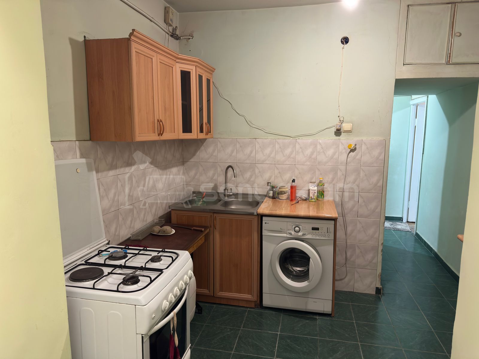 2 Սենյականոց Բնակարան Քարե Շենքում, 50քմ, 5/5 հարկ, Նորմալ Վիճակում, Կահավորված